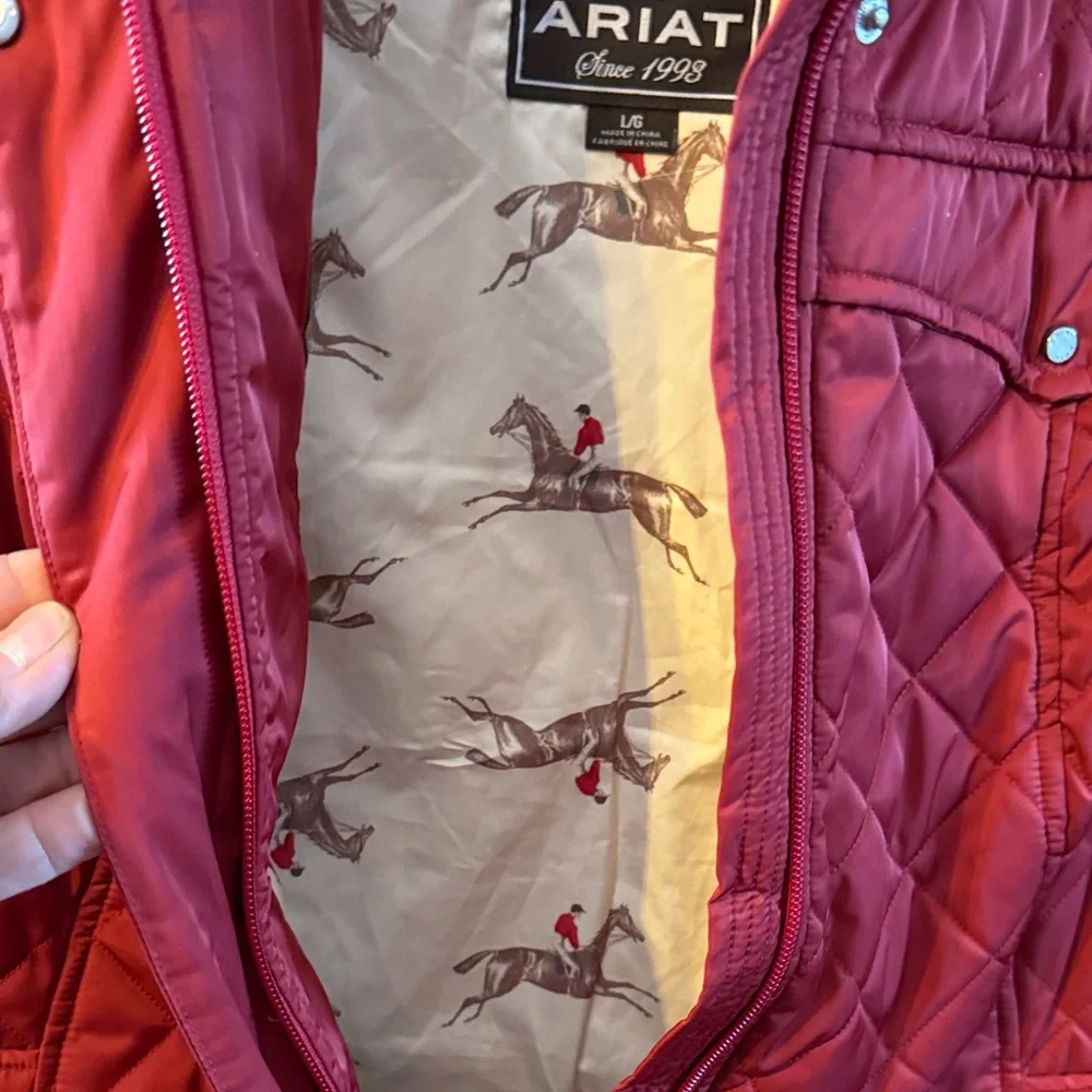 Ariat Women's Quilted Red Vest - Picture 7 of 7